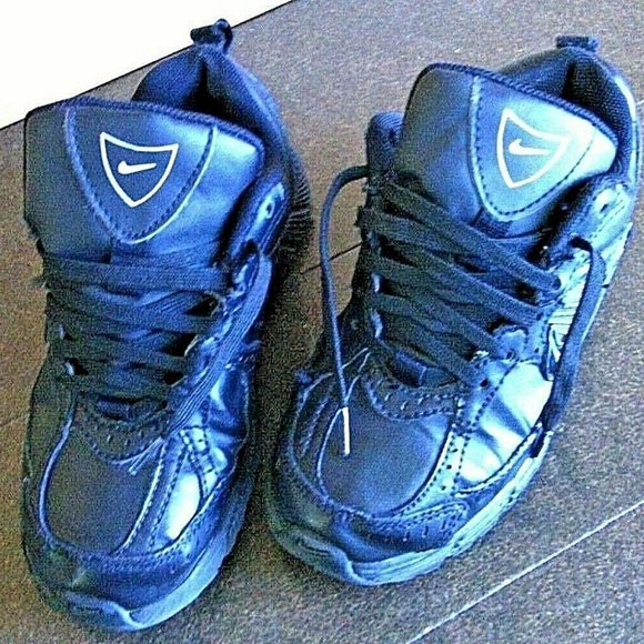 Nike Sneakers Lace Up Kids Shoes Black Trainer Youth Size 11.5 C Low Top Sports - Picture 16 of 16